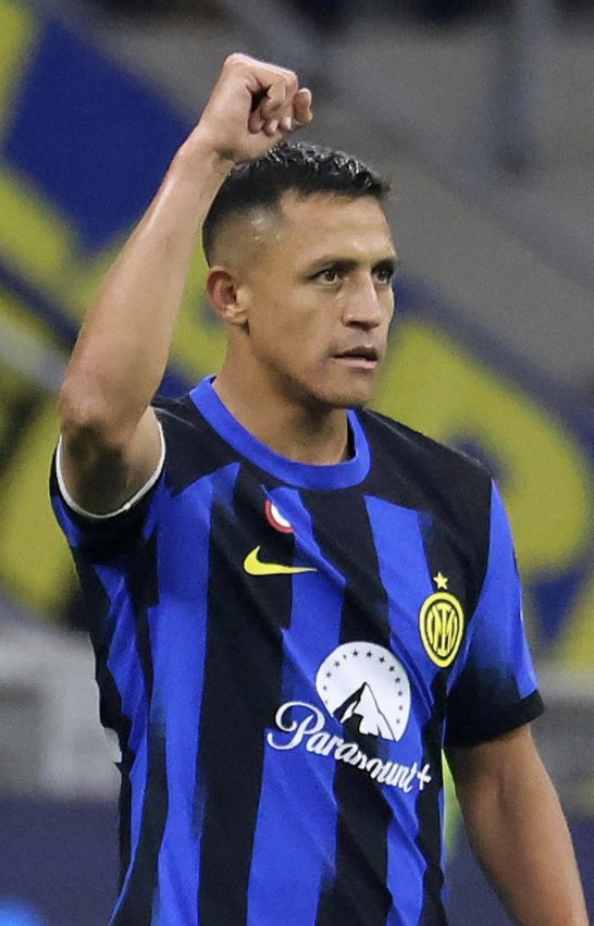 ⚔️ POSIBLE ÉXODO EN INTER✈️

Estos serían los jugadores que no seguirían en el Mega Campeón Italiano de cara al 2025: 😱

1. Alexis Sanchez (libre)
2. Audero (préstamo)
3. Klaasen (libre)
4. Sensi (libre)
5. Dumfries (Venta)
6. Cuadrado (Libre)
7. Arnautovic (Venta)(*)

Opiniones