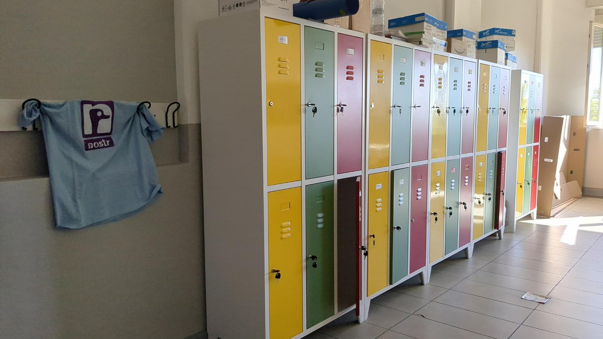 T-shirt appese in attesa della fine della scuola.
Link nel primo commento.
#nostr #logo👇