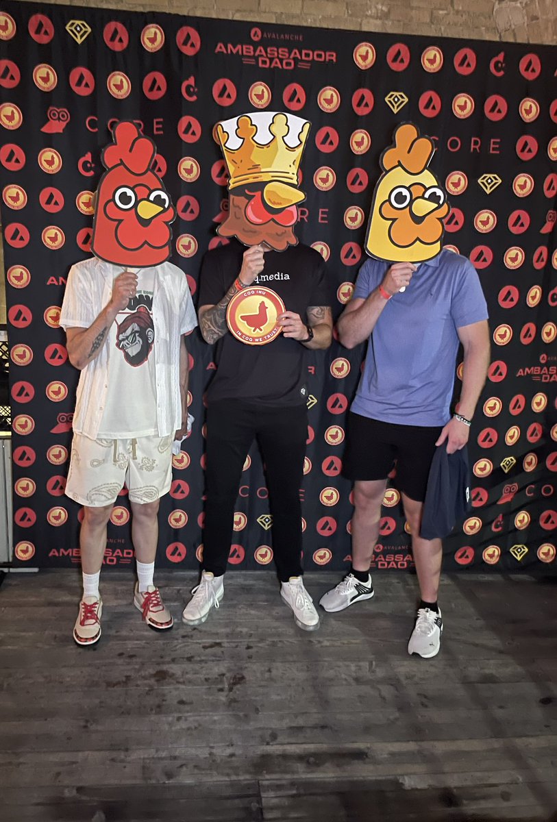 AspiringNobody's tweet photo. A few good Mother Cluckers ๐
@TheBokcast @chikn_stache
Great time at #Coqsensus
Peep the $KONG tee ๐
#Web3 #AVAX @KONGavax @chikn_nft https://t.co/tKBdD96n4Z