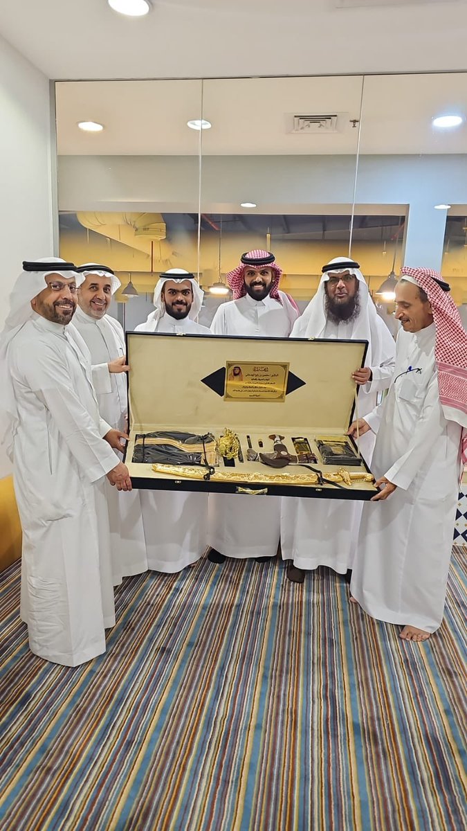 daba1423's tweet photo. سعدنا ومجموعة من الزملاء بتكريم الدكتور / مخضور الجدعاني بمناسبة تقاعده عن العمل التربوي نسأل الله له التوفيق والسداد والصحة والعافية في قادم الأيام https://t.co/cQM5ETAmJv