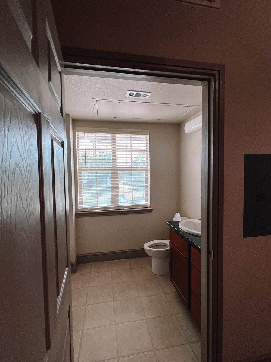 CampusVillageCS's tweet photo. ✨Tour Tuesday✨
Check out a few pictures of our Studio Sm!🙌🏻This floor plan is perfect for someone who wants a smaller unit with plenty of space for one person.😊 Our Studio Sm includes all the furniture seen!🤩 #floorplan #cvcs #lifeisbetteratthevillage https://t.co/vwPxgVKRNU