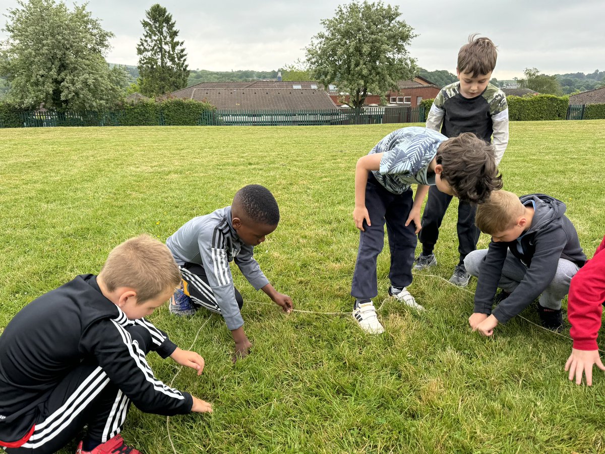 You’ve heard of snake charming… ever heard of worm charming? <a href="/jonestheforest/">Mrs Jones</a> taught our children how birds dance to imitate the sound of rain on the ground to bring worms to the surface 🦅🪱