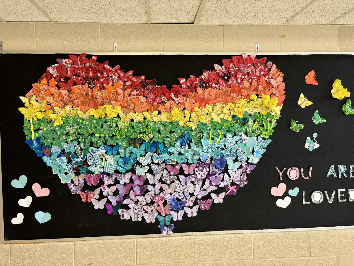 mslingersclass's tweet photo. Happy Pride Moth! Love, SEM ❤️🧡💛💚💙💜 https://t.co/MY4ighKhc5