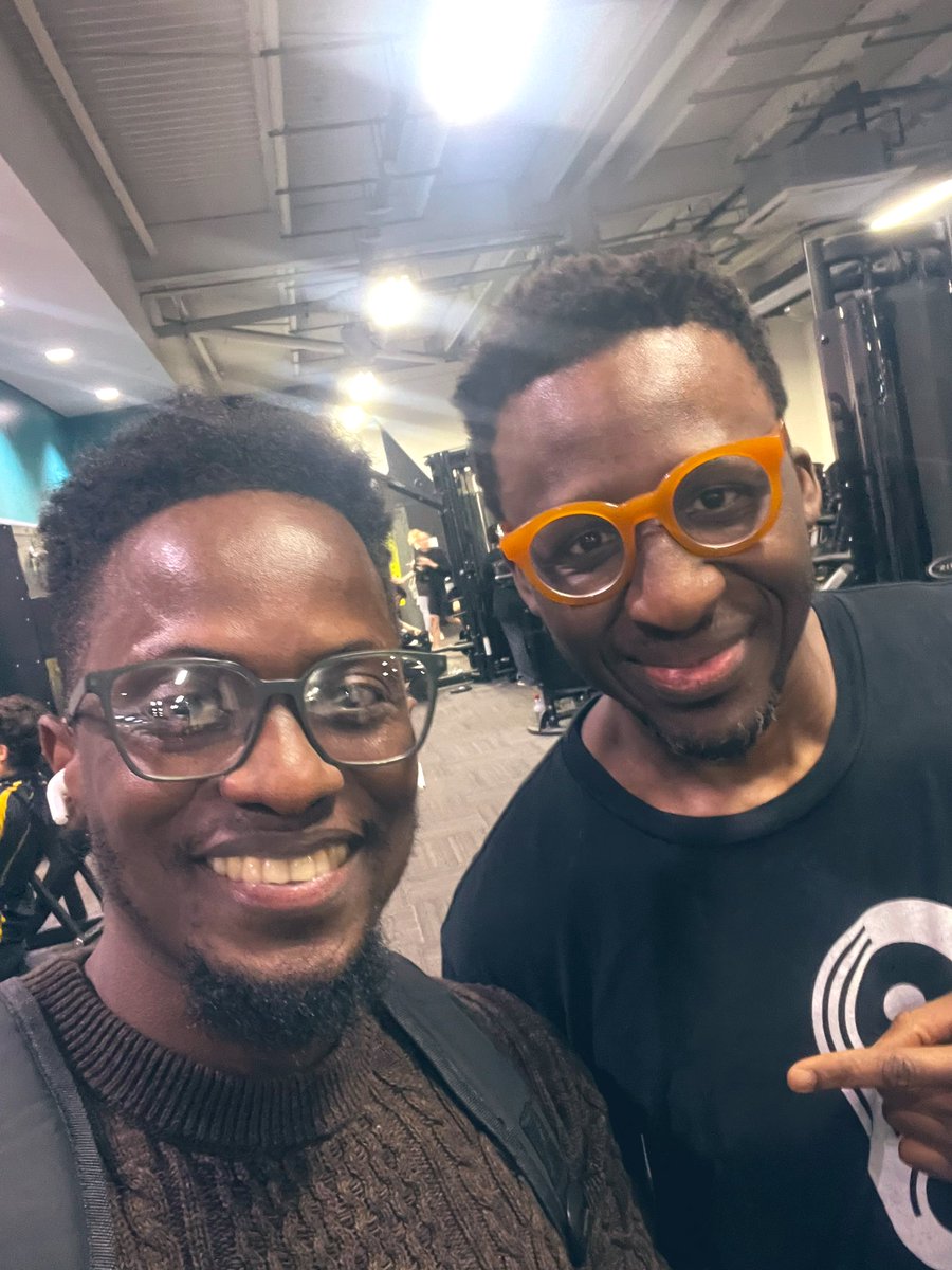 eniohms's tweet photo. See who I saw at the gym today, our very own  @BEZidakula . Brought back memories of stupid song with @Praiz8 . https://t.co/1843vYipK1