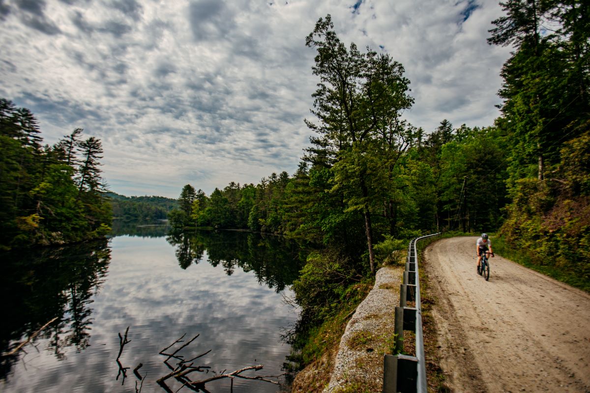 The G-Spoke’s modern composite material offers a 20% increase in tensile strength over traditional metal spokes, enhancing durability and a long wheel life. 

📷️@callie_horwath #stokedonspokes #handbuiltwheels