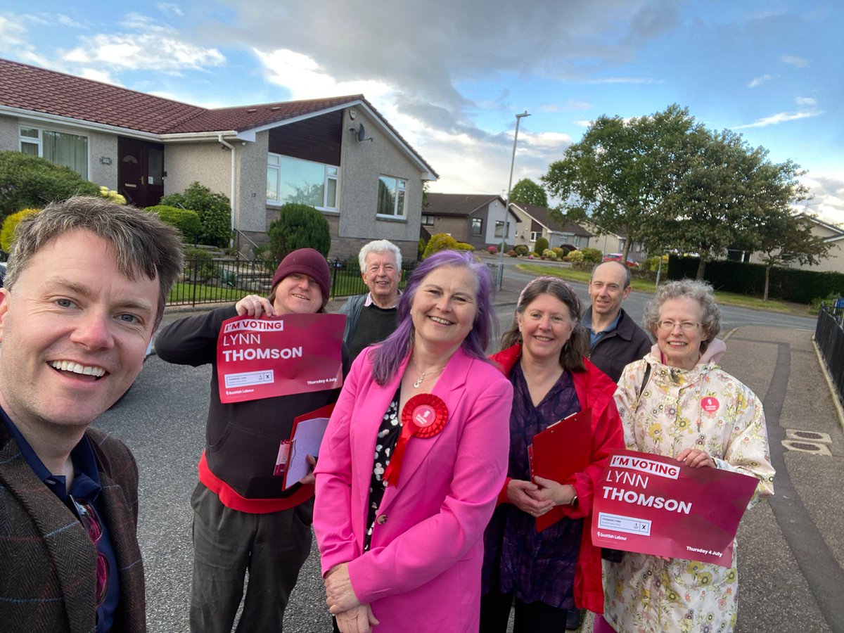 LTLabour's tweet photo. This evening's canvassing session was in #Danestone. We had lots of great chats with residents. Special thanks to @Craigmiller1986 for his photographic and doorknocking skills! 🌹
#VoteScotLab24 #GE24 #AberdeenNorth #AberdeenLabour #LabourDoorstep #Win24 https://t.co/dKu3N7DNFC