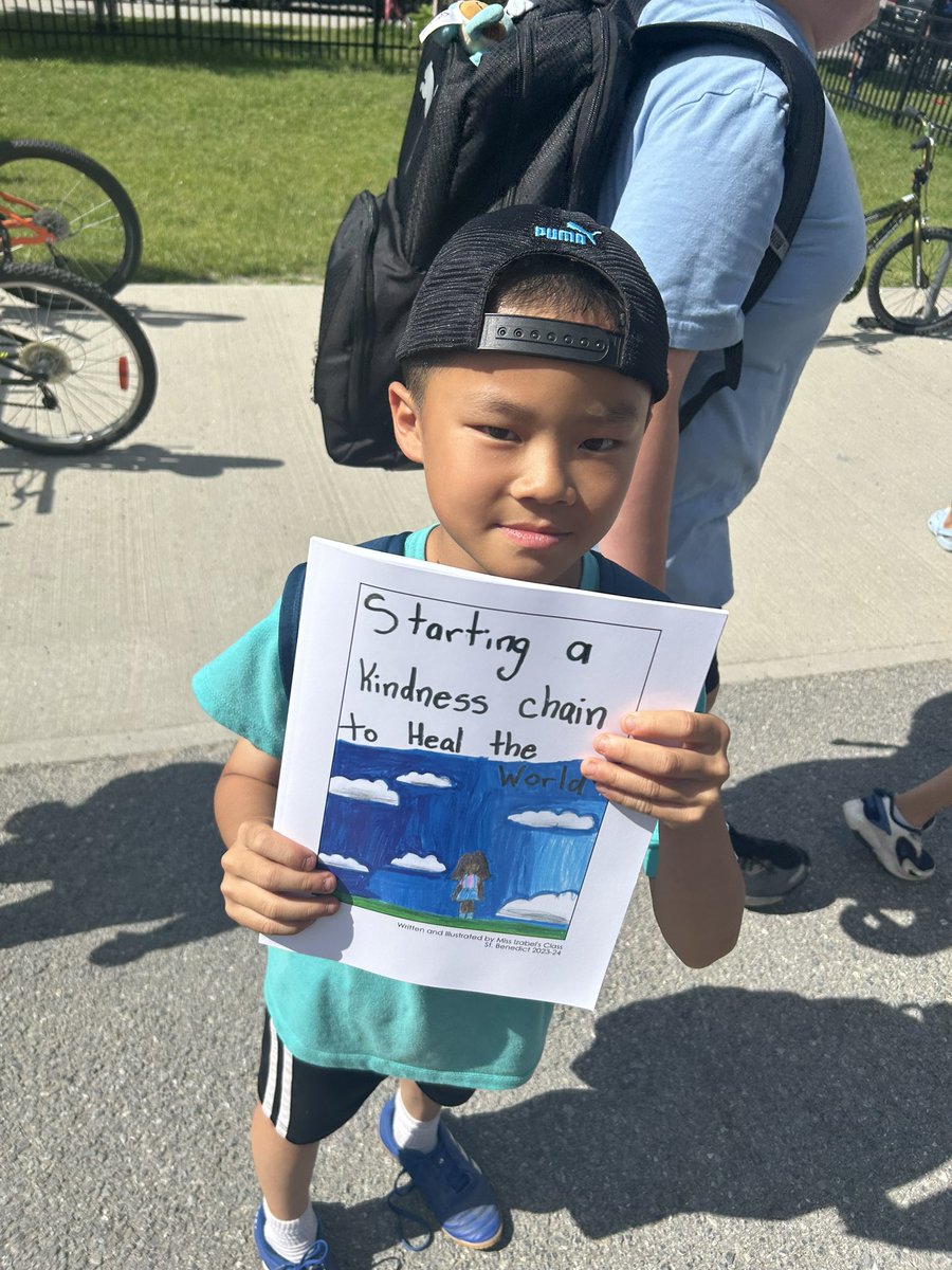 IzabelE_RECE's tweet photo. Check out these #ProudAuthors! Thank you @studentreasures for the opportunity to learn the publishing process and share our story! #ClassBook @StBenedictOCSB https://t.co/tNPgmnSN3L