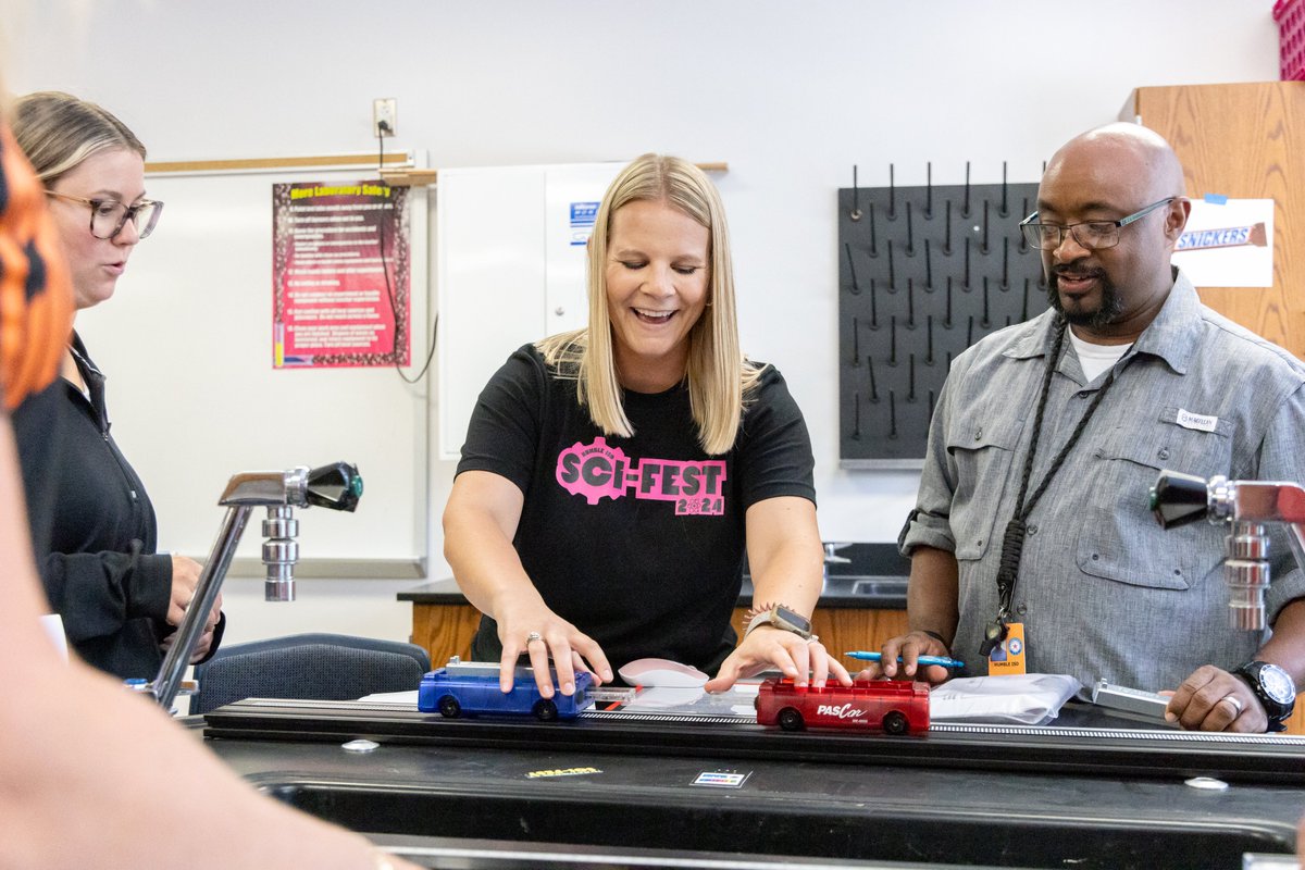 Humble_Visual's tweet photo. ⭐️Empowered⭐️ educators spark brighter futures! Checkout some highlights from day 2 of @HumbleISD_PL's summer professional learning!  

#HumbleISD_TandL https://t.co/cgL5sZV6Q8