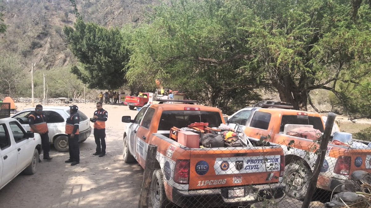 AlvarCdeV's tweet photo. #Entérate

Se suma @PC_GTO de @SeguridadGto a las labores de combate del incendio forestal que se registra en el predio El Timbal ubicado en la comunidad El Platanal del municipio de #Xichú.

Se estima que las llamas han afectado una superficie aproximada de 30 hectáreas de vegetación conocida como caducifolia.

La Coordinación Estatal de #ProtecciónCivilGTO participa en apoyo a la Coordinación Municipal de Protección Civil de Xichú, junto con las brigadas Casitas, El Toro y técnicos de la Comisión Nacional de Áreas Naturales Protegidas.

Más información en el #BoletínSSPEG👇
https://t.co/9VNpn3xEaW

@gobiernogto @diegosinhue