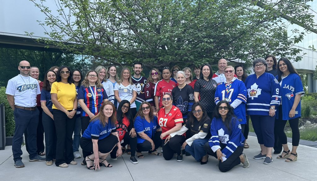 AngelLosiggio's tweet photo. HR Jersey Day! Love the team spirit! https://t.co/5WymBrcQat