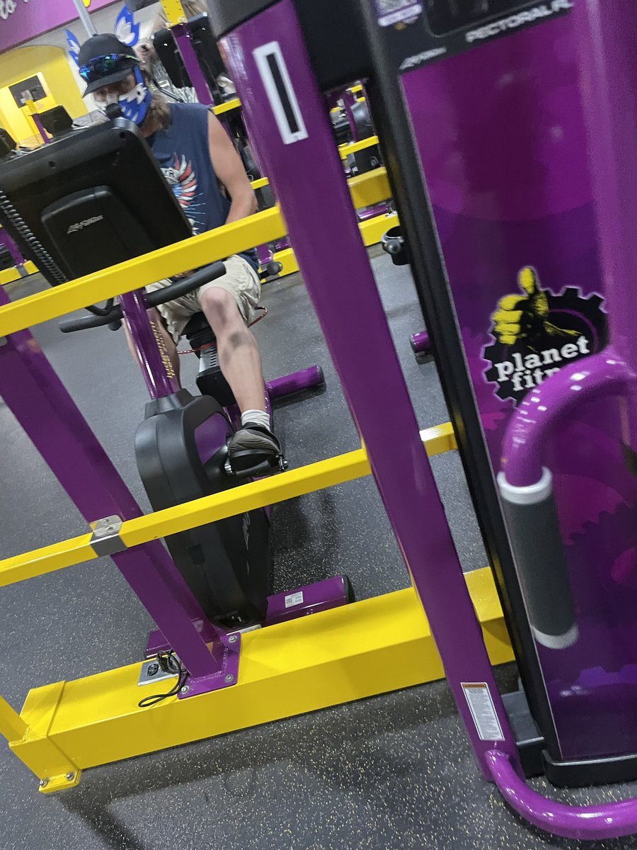 larry_gowdy2's tweet photo. Ohio a wild place! Pups in the planet fitness?! https://t.co/EdzOMRUKOz