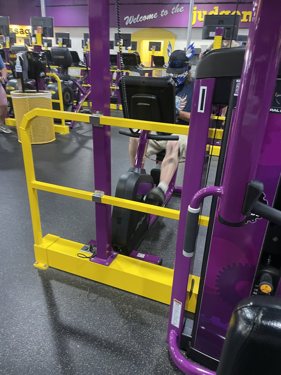larry_gowdy2's tweet photo. Ohio a wild place! Pups in the planet fitness?! https://t.co/EdzOMRUKOz
