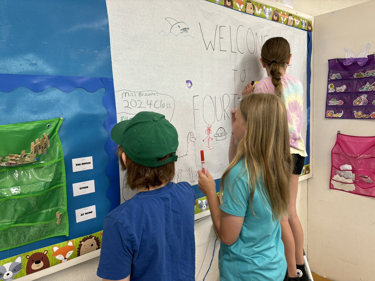 missbrowne38's tweet photo. Some Art day fun! Practicing our reader’s theater scripts, solving multiplication problems with chalk, and making our classroom mural! 🎨🎭 #HAYNation https://t.co/46pX7aBydt
