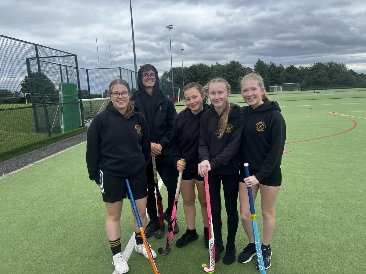 ErasmusDarwinPE's tweet photo. A brilliant afternoon with @HollyGrovePSch developing their hockey skills! Thank you to @CannockHC coach Jude for sharing her expertise. I think we will have some future hockey superstars at EDA in a few years! Also a big well done and thank you to our Y10 leaders! https://t.co/nCgdER1gpA