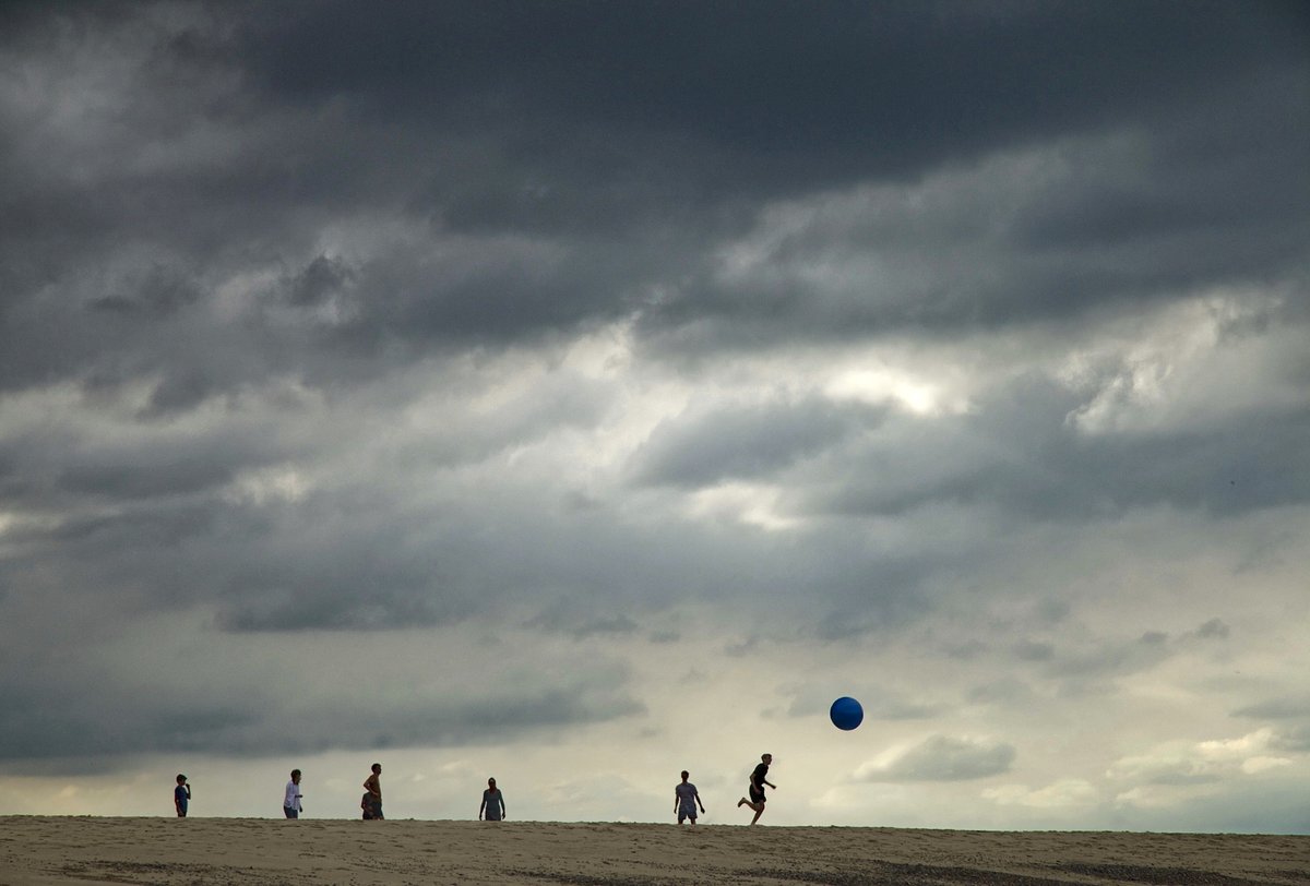 MyriadPhoto's tweet photo. Several years ago at Sea Palling. A far cry from Sunday's blue sky day.
I love the playfulness beneath the threatening sky.
#SeaPalling #Norfolk https://t.co/u2bDkHPO48