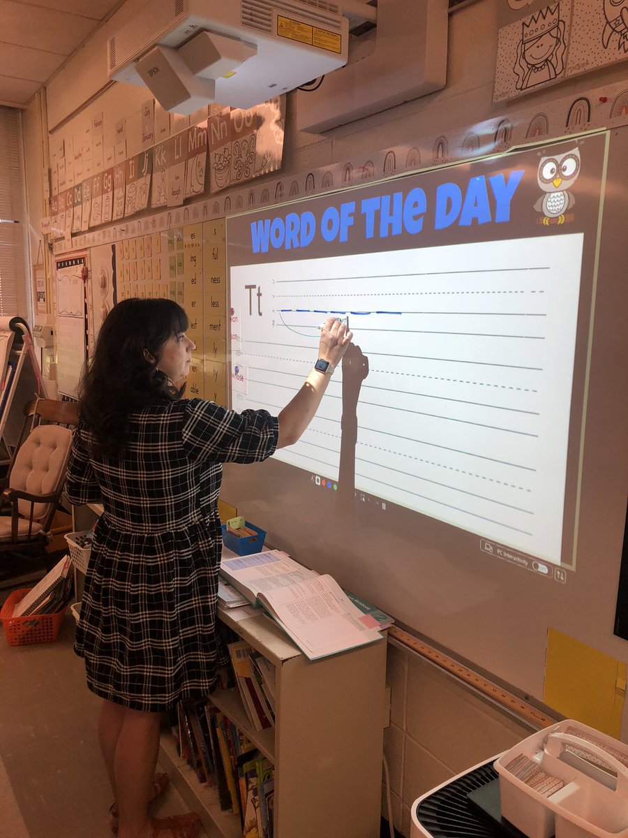 KymHarjes's tweet photo. Kicking off today’s Lab Classroom visit with Morning Meeting, Heggerty, Fundations, and a Mini Lesson for Reader’s Workshop 📚 #instructionalcoaching #labclassrooms #collaborativelearning https://t.co/wUkJq3irE0