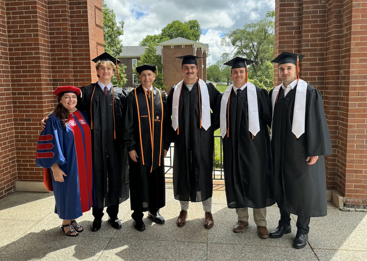 Congratulations to our recent graduates who completed healthcare administration internships at UK HealthCare! Our longstanding partnership is preparing today's students to be the healthcare leaders of tomorrow. Read more here: bit.ly/4bJc7Kv