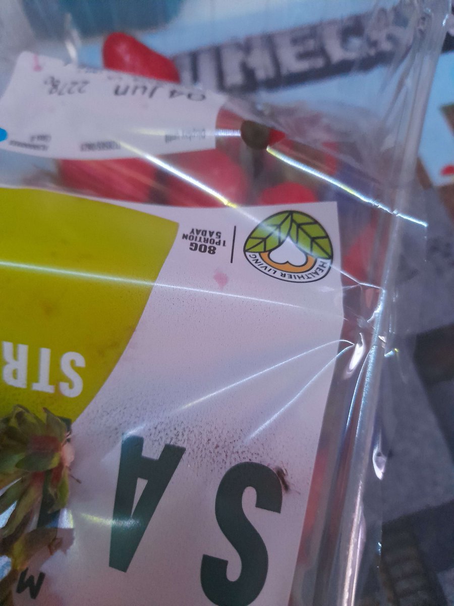 kenderlikee's tweet image. dont ever buy strawberries from morrisons man wtf