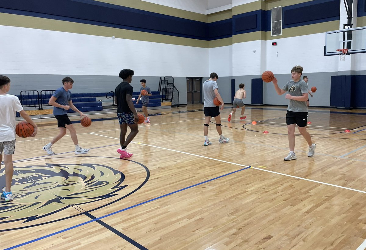 ScottyP1972's tweet photo. Coach, what is something you like about summer league and sac/open gym?
“The players develop chemistry, loyalty, and friendships. Those are blocks of the foundation that we need.”
#pyramidofsuccess https://t.co/xrwy9rFnGS