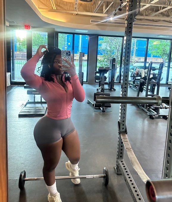 Watch m9ym9y's leaked NSFW photo on TwXstars