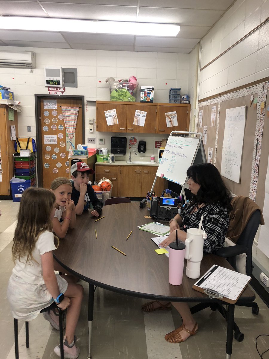 KymHarjes's tweet photo. Conferring and Small Group Instruction woven in throughout Reading & Writing ~ each craft move is done with intention to best meet the needs of students ❤️ #instructionalcoaching #labclassrooms https://t.co/gKetTIzXRs
