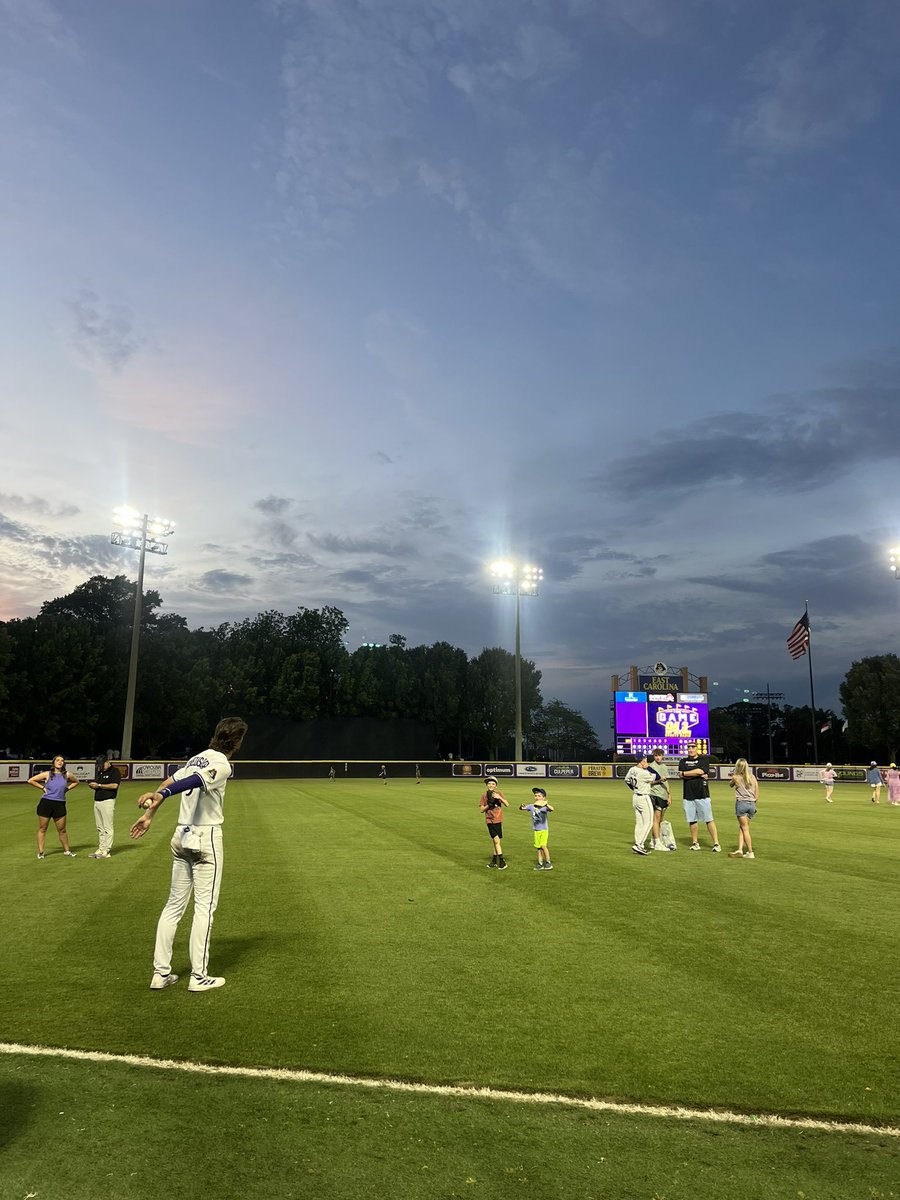 jared_taunton's tweet photo. @StephenIgoe @phillippilk @943TheGame Hard to beat JJC playing catch with my boys after a game. They didn’t ask him to, he just saw they had a ball and gloves and initiated it.

Really hard to describe how much #ECUBaseball means to me and my family. https://t.co/yj5bC5pMlF