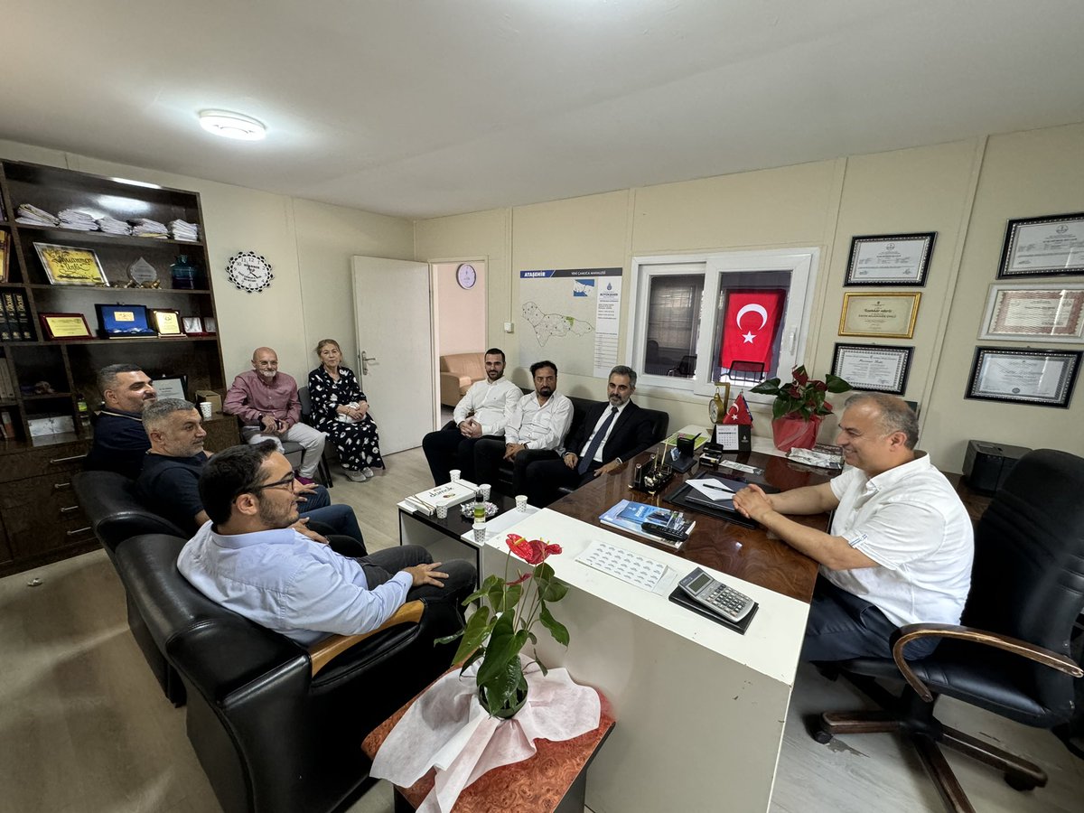 📍Yeni Çamlıca Mah.

Yeni Çamlıca Mahalle muhtarlığımızı İl Yönetim Kurulu Üyemiz <a href="/mtalhakor/">M. Talha Kor</a> İlçe Başkan Yard. Safa Ünal, <a href="/halilibrahimYZC/">Halil İbrahim YAZICI</a> <a href="/hakkitopcuxx/">Hakkı Topçu</a> İlçe Yk <a href="/Glsmiek81692938/">Gülsüm Çiçek🇹🇷</a> <a href="/BozkusSuat/">Suat BOZKUŞ</a> ve Yeni Çamlıca Mah. Başk. <a href="/osmanlitoruunu/">Abdulbari Işıldar 🇹🇷 🐺🇹🇷YALNIZ KURT</a> ile birlikte ziyaret ettik.

Muhtarımız Muammer