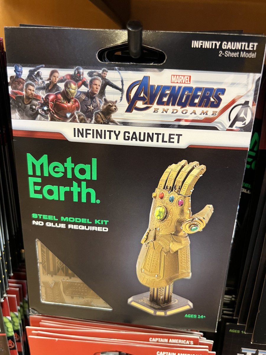 DiscMan2000's tweet image. Interesting to see the Infinity Gauntlet (specifically as it was seen in the 2019 Marvel/Disney movie Avengers Endgame) in a gift shop at Islands of Adventure 🧐