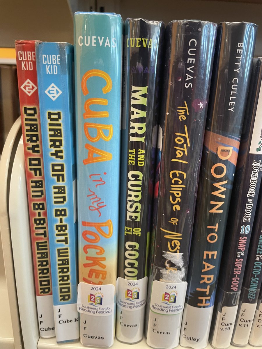 MrsSMendozaCPE's tweet photo. I went to my local library. I was so excited to see βold friendsβ. π A Family Get-Together! π π #library #oldfriends #summerreading #teacherreading https://t.co/uvNgLy8BrB