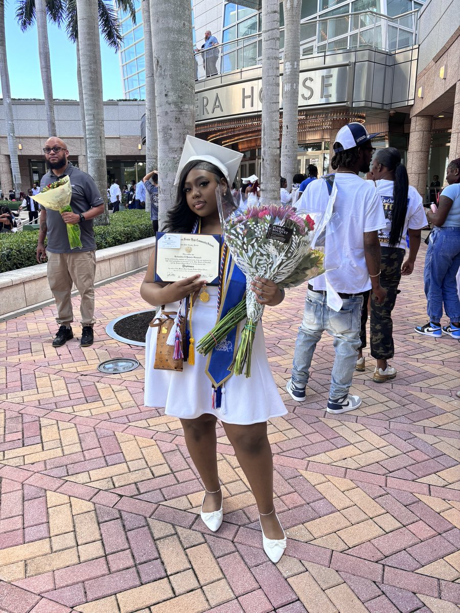 LilWhyna's tweet image. SHE SAY OH YOU RICH RICH … 
Tim i did itttttttttt #lltim💙