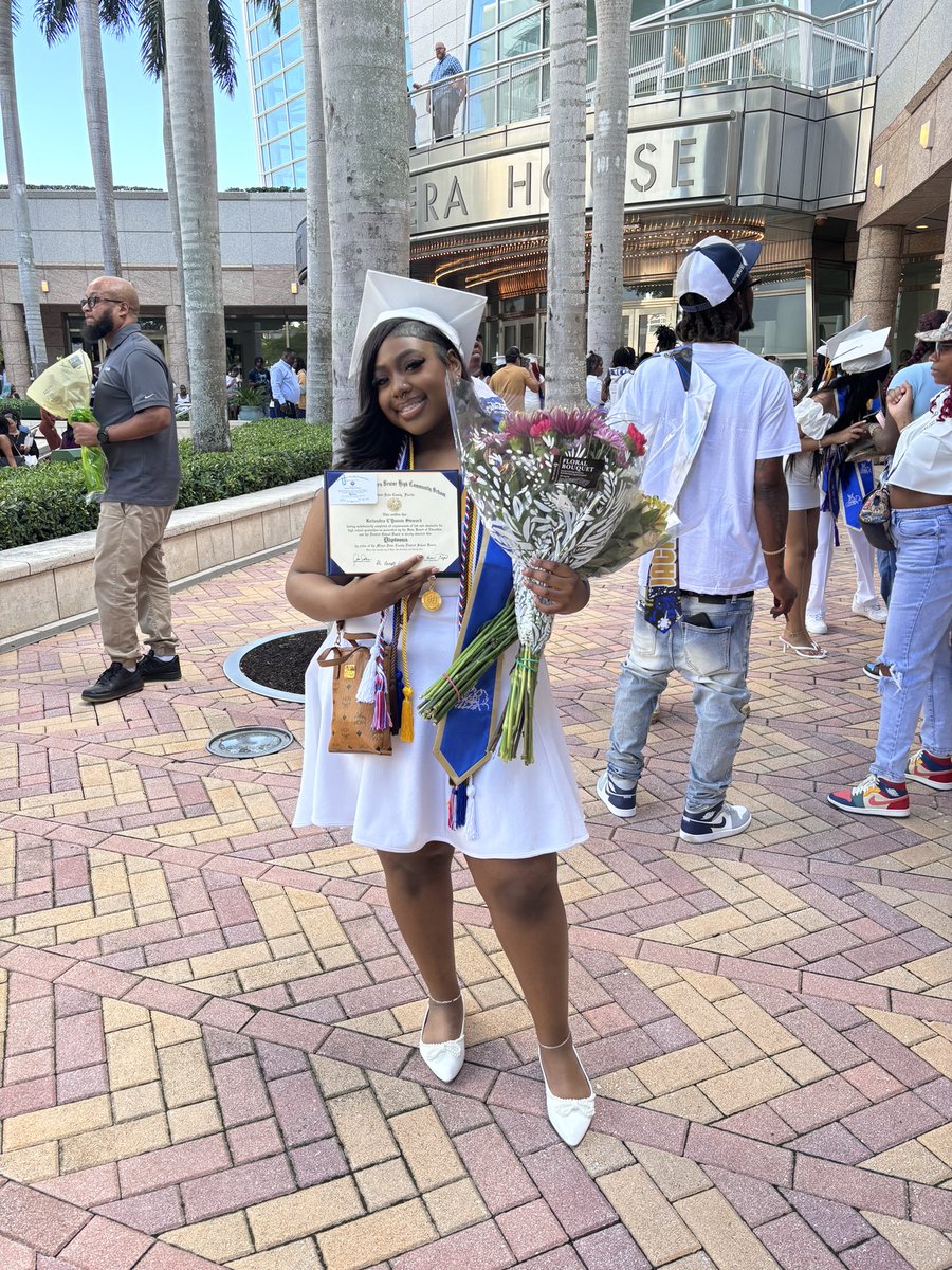 LilWhyna's tweet image. SHE SAY OH YOU RICH RICH … 
Tim i did itttttttttt #lltim💙