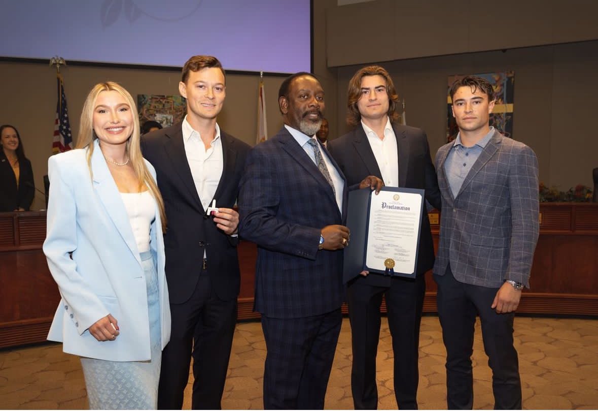 JackieSiegelusa's tweet photo. We accepted the Naloxone Awareness Day Proclamation from Mayor Jerry Demmings, making June 6th Orange County Naloxone Awareness Day. 💜

The anniversary of Victoria’s death is National Naloxone Day. A day to raise awareness about this life saving drug and prevent further deaths. https://t.co/90ScScyy1c