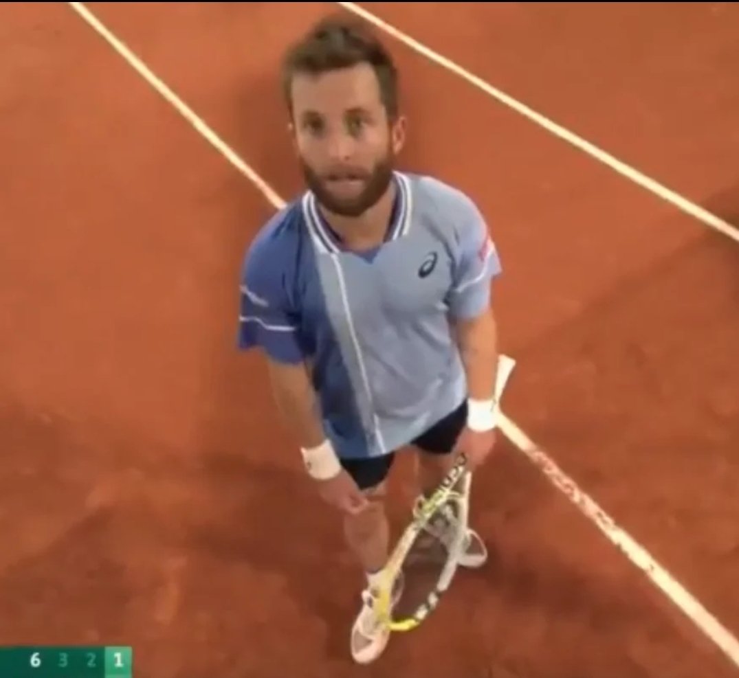 TheTennisLetter's tweet photo. Babe wake up new Roland Garros umpire head cam pic just dropped https://t.co/jjANDdBYtl