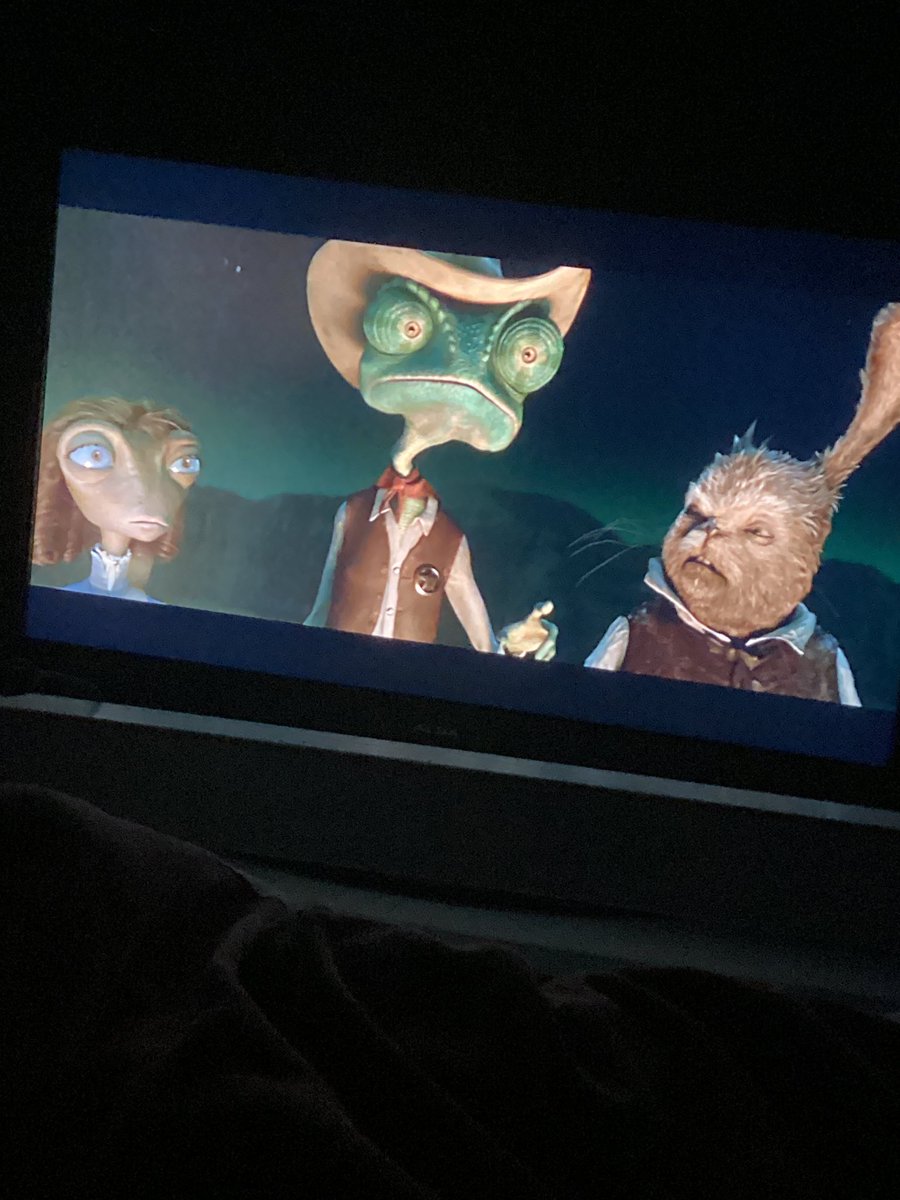 auntiesVomit's tweet photo. rango is the best animated film i’ve ever seen https://t.co/BxWJSm8myV