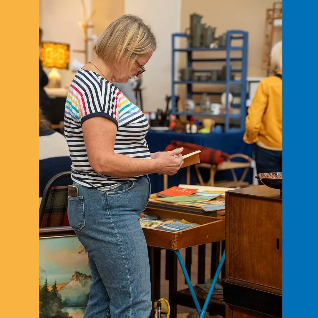 RosiesBazaar's tweet photo. TV's Mark Stacey will also be on hand to value your items.

Doors open at 10:30 until 16:00, entry costs £2 (free for under 16s and students).

#vintage https://t.co/vQwrCtISMc