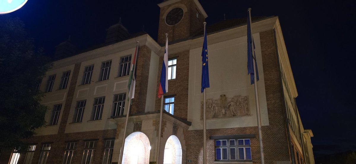 Tudi na <a href="/MZEZ_RS/">MFEA Slovenia</a> izobesili palestinsko zastavo 🇵🇸. Ponosna, da smo na pravi strani zgodovine.