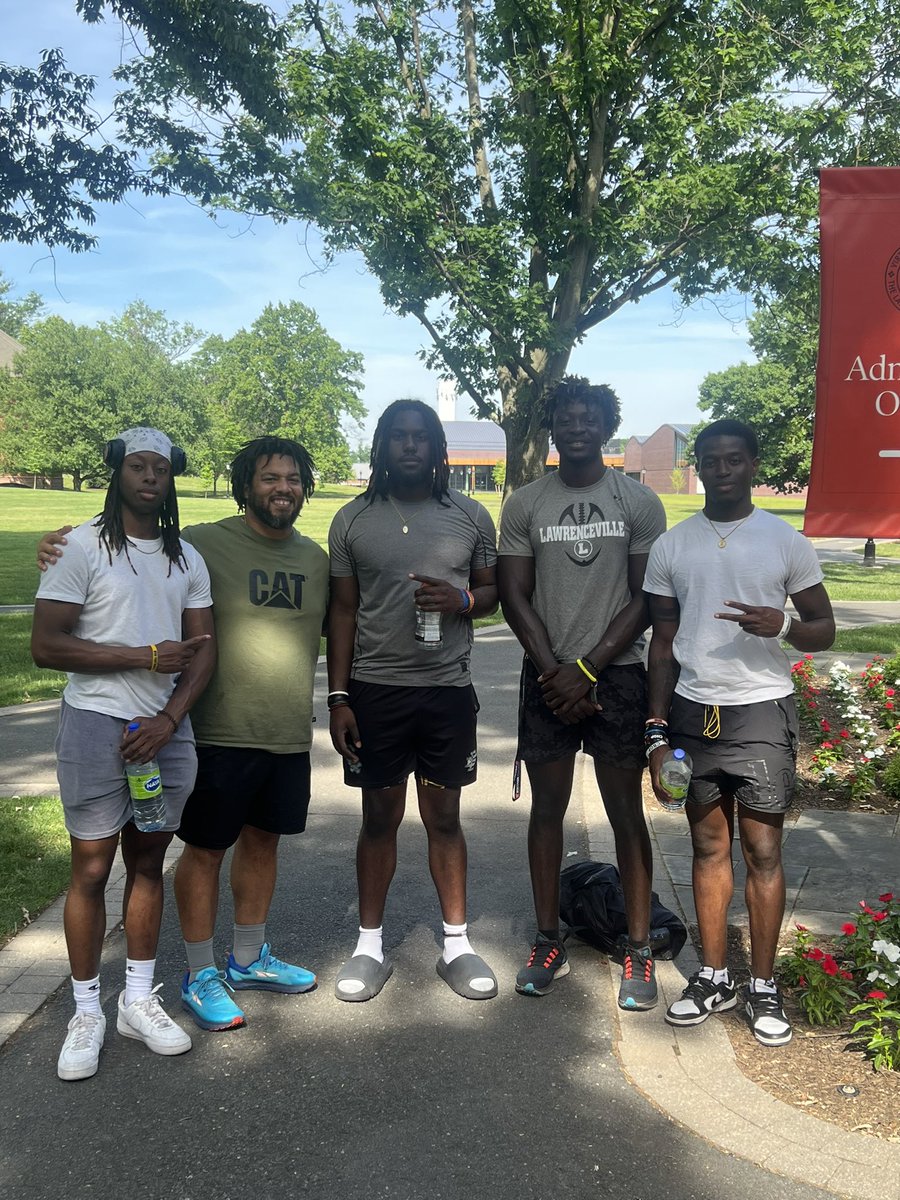 Had a good time at Lawrenceville School with <a href="/CoachPoeWins/">Napoleon Sykes Jr.</a> and <a href="/lanrewajulateju/">sam</a>. Thank you for having us and sharing some knowledge 🫱🏾‍🫲🏽