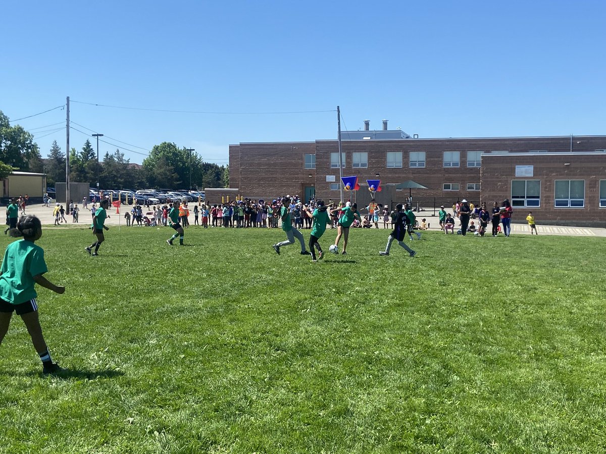 terenzio03's tweet photo. May was an amazing month for Fernforest PE!  Soccer tournaments, ICan Games, and Track and Field made for some very memorable days! Thank you to everyone who made these days happen! @rgombar15 @BropheyJames @msbrownpeel @hpe4pdsb @PNeerja @PeelSchools @ETPHEA @opheacanada https://t.co/YnRpWnPs7N