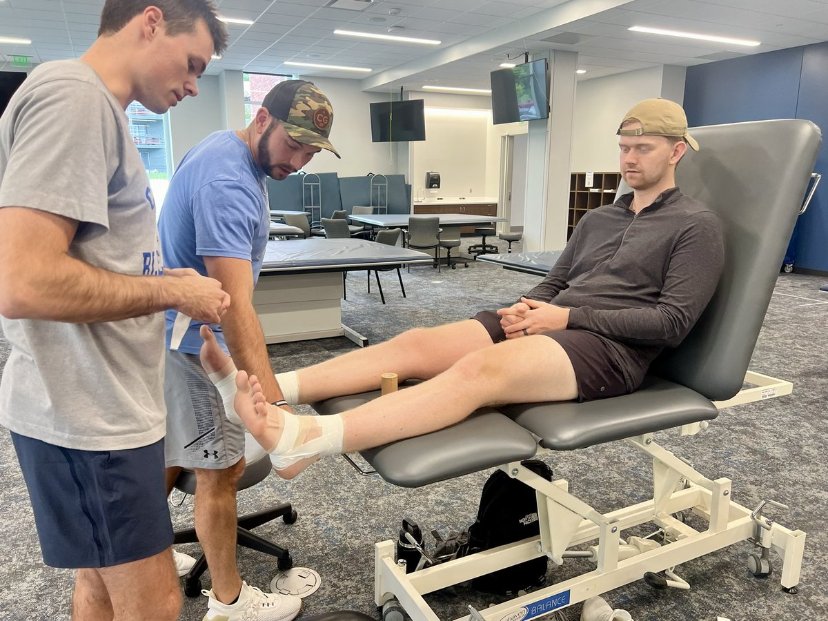 This summer Sports Specialization Track students are taking an Acute Management of Sports Injury &amp; Illness course. Topics include EAPs, cardiorespiratory emergencies, bleeding, fractures/dislocations, sprains/strains, equipment management, and return to activity decisions. 🚑🏃‍♀️⚽️