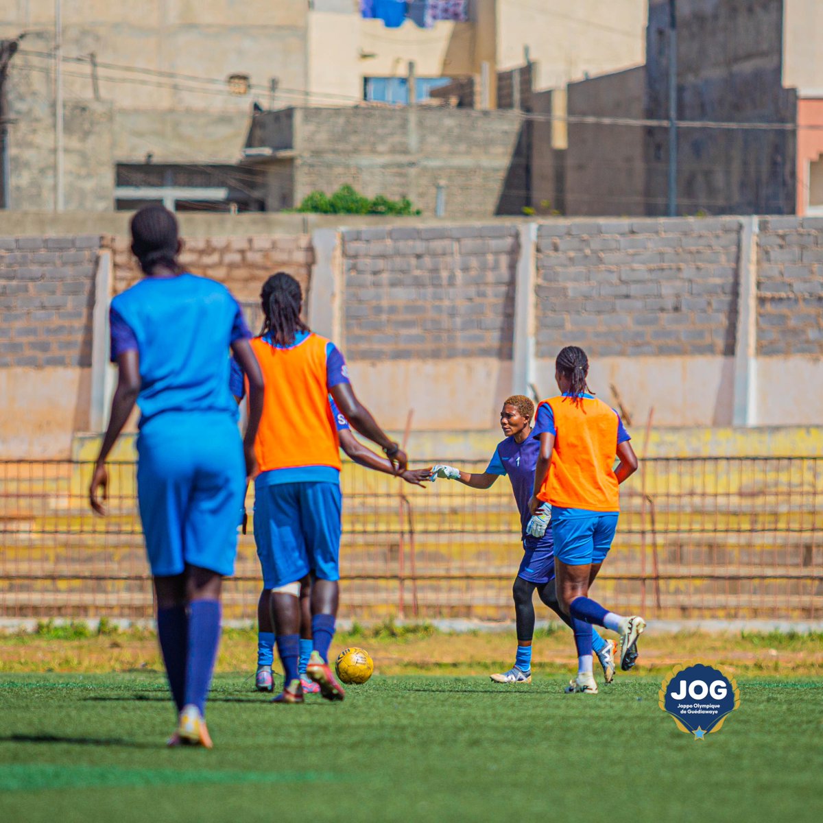 JOG_SPORTS's tweet image. Le ballon reste toujours au centre de l'attention...
🩵💛✌🏽⏳⚽️
#footlocal #jog