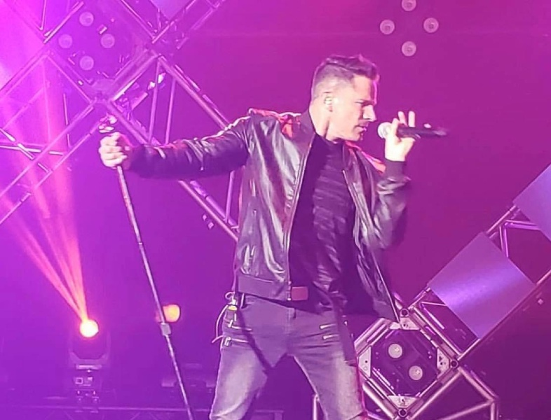 powerjournalist's tweet photo. Fun and feel-good interview! Some fun questions with my buddy @JeffTimmons of @98official... @SuzeeCurryBTS #Powerjournalist Read it here: https://t.co/E906f7nLiy https://t.co/mybcoNeX6t