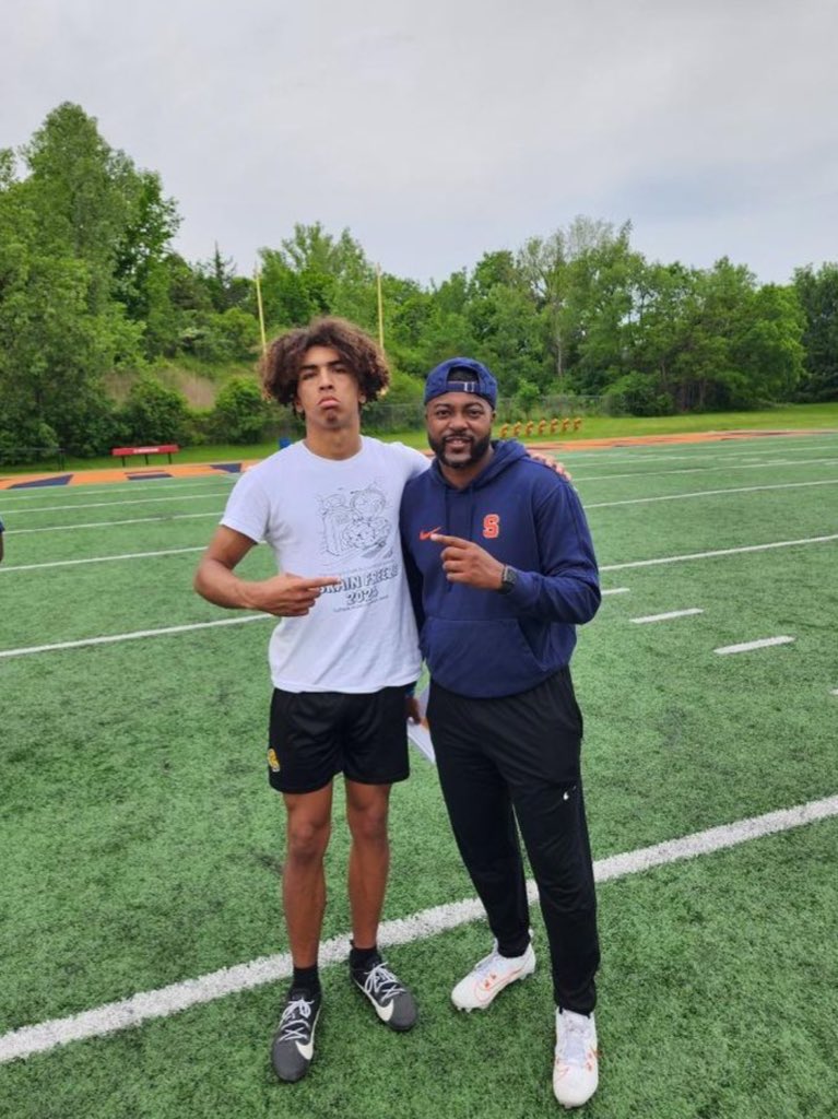 MaxwellOshae's tweet photo. Had an amazing camp @CuseFootball thank you to all coaches and players for their hospitality. @CoachNixon_Cuse @RossDoug21 @FranBrownCuse @Coach_Sets @730scouting @CoachDunbar_ https://t.co/6xMnvEtHS2
