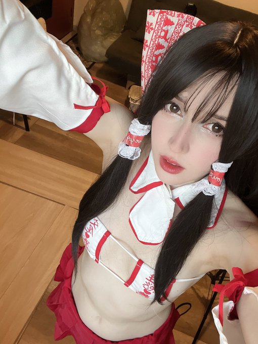 Who wants Reimu? 🧧 https://t.co/IvoEubEYXH