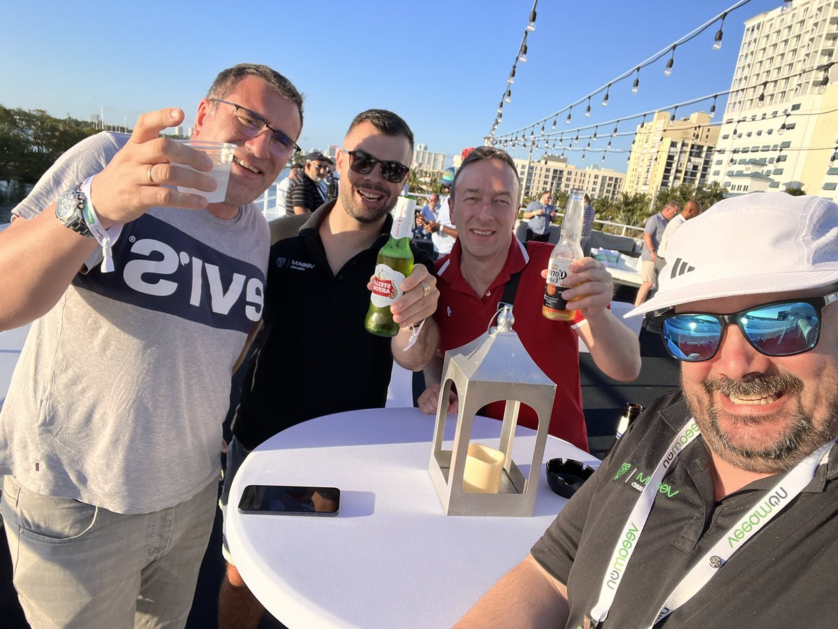 And tonight we have the <a href="/HPE_Storage/">HPE Data Storage</a> <a href="/HPE/">HPE</a> event on a yacht.
<a href="/NoLabNoPartY/">Paolo Valsecchi</a> <a href="/nico_bonnet/">Nicolas BONNET</a> <a href="/c_glemot/">Christopher Glémot</a>