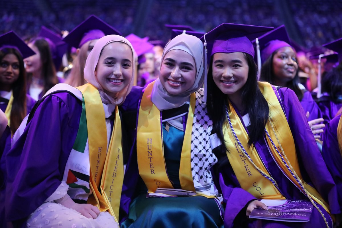 PastHunterPres's tweet photo. This year, @Hunter_College has 20 valedictorians! Representing them today at our 227th commencement ceremony &amp; delivering the valedictorian address is #HunterGrad, Naomi Simpson. #Classof2024 #HunterPride https://t.co/w76VcPzvyQ