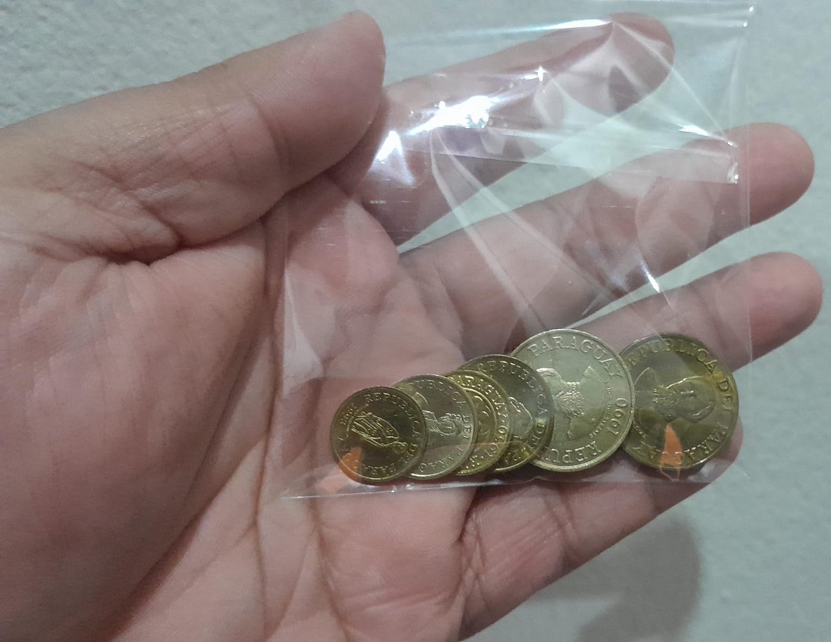 bolliconpatas's tweet photo. 💰 SORTEO‼️

LOTE de 🪙 6 monedas sin circular, son todas diferentes del Paraguay + 3 billetes nacionales y 1 billete cubano con la imagen del Che.

Sorteo el día jueves 06/06 a las 20:00 Hs.
Sólo deben seguir a la cuenta y darle RT. https://t.co/Z4SeM0ZYum