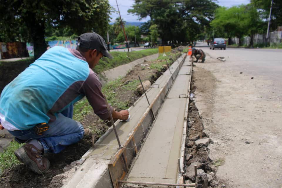 #4Jun Realizamos a través del plan Derecho a la Ciudad, trabajos de construcción de brocales en la avenida Ricaurte del Casco de Turmero. Con la ejecución de estas labores estamos transformando nuestro municipio gracias al apoyo del Pdte.<a href="/NicolasMaduro/">Nicolás Maduro</a> #AfirmativosYPaLante