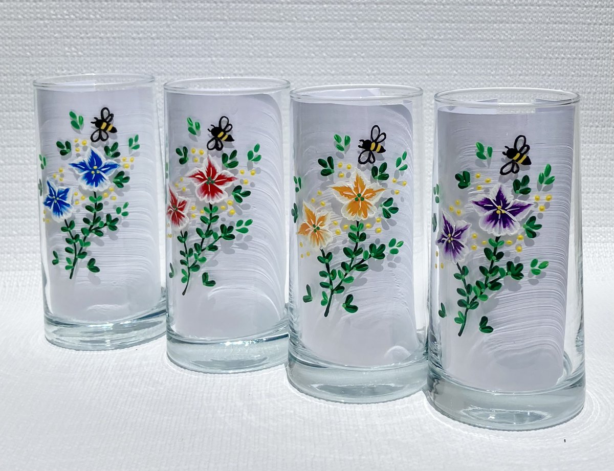 LPaintitpretty's tweet image. Hand painted glasses etsy.com/listing/172666… #handpaintedglasses #waterglasses #giftsforher #SMILEtt23 #CraftBizParty #etsy #etsymntt