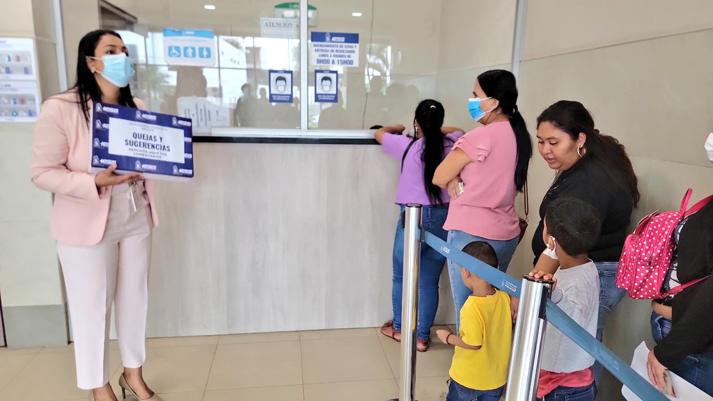 LosRiosIESS's tweet photo. Con la finalidad de mejorar la calidad de los servicios, el Hospital General Quevedo implementó un Buzón de Quejas y sugerencias, espacio en el que los asegurados podrán presentar de forma escrita su insatisfacción respecto a la atención brindada en esta unidad médica. https://t.co/wrgQrAZ5KK