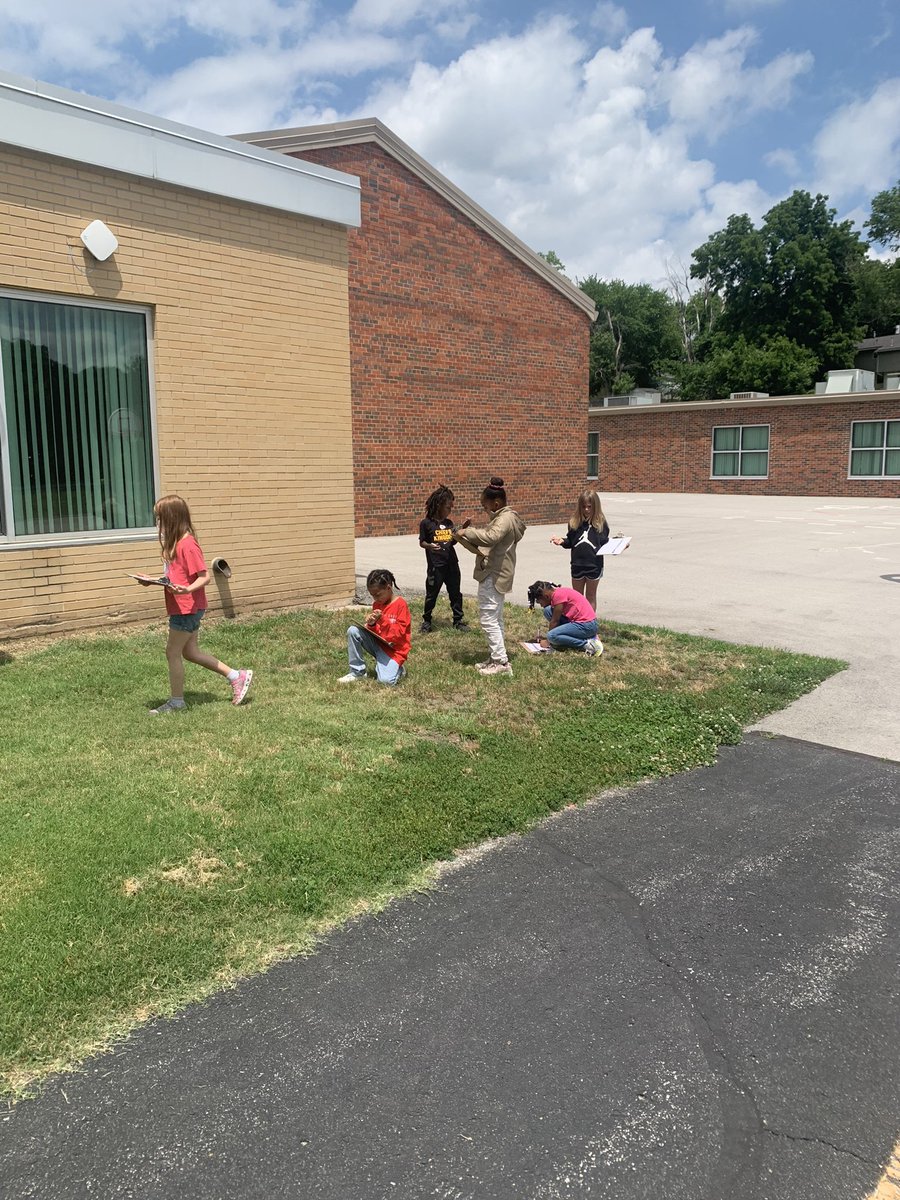 MrsZamora_ctes's tweet photo. @KansasCityWater came today to talk about the different kinds of water we use and how trash can affect our water. We then did a trash tally to see how much trash is around us. @ChouteauSchool @NKCSchools #learningwithdragons https://t.co/o5o8rfRj0A